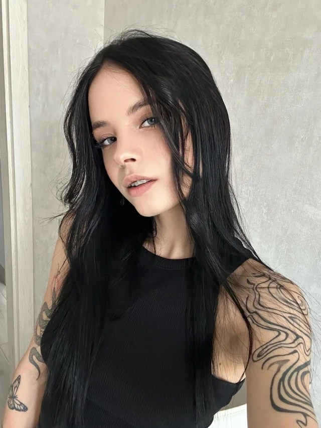 Влажная киска юной девочки Илоны